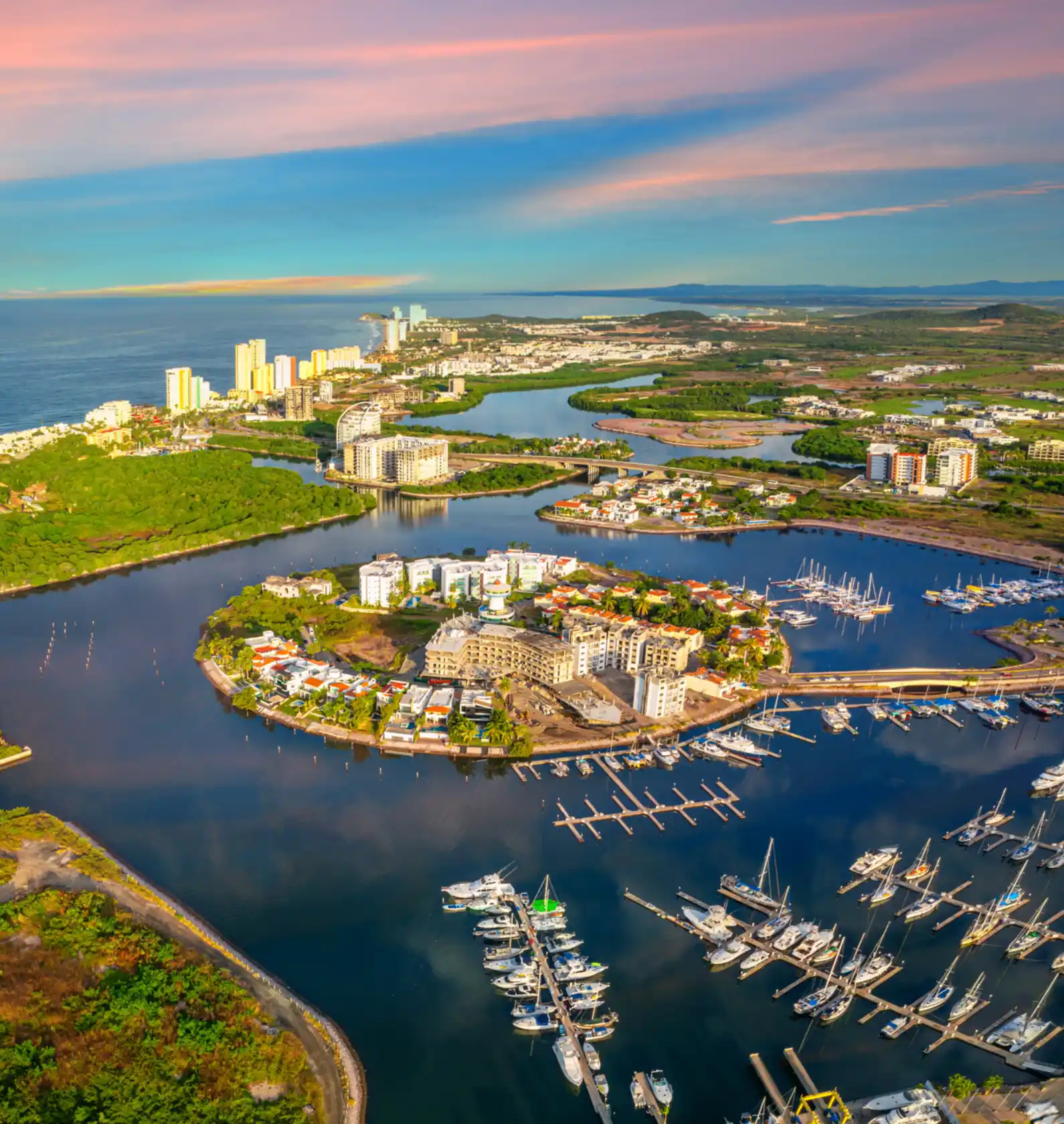 Fundada en 2023, Strata nace con el objetivo de ofrecer soluciones inmobiliarias excepcionales en Mazatlán, Sinaloa.